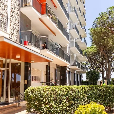 Seahomes Vacations - Seafront In With Pkg Appartamento Blanes
