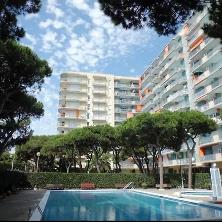 Apartment Seahomes Vacations - Seafront In With Pkg Blanes